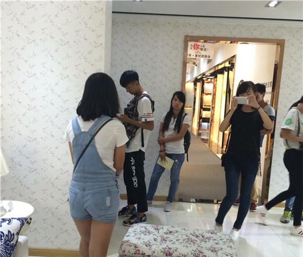 長江職業(yè)技術(shù)學院組織應(yīng)屆新生深入今泰裝飾(圖3)